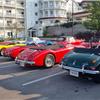 Conclave Day 1 - Line of Austin Healeys parked at the Blue Harbor conference cen