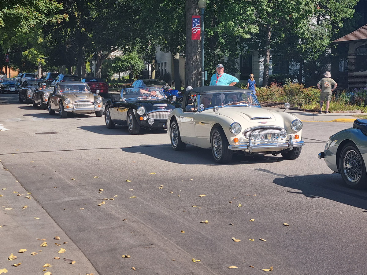 Conclave 24 - Elkart Lake car show - Austin Healey parade along the road