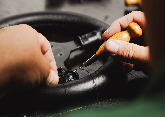 Assembling leather wrap Moto-Lita steering wheel